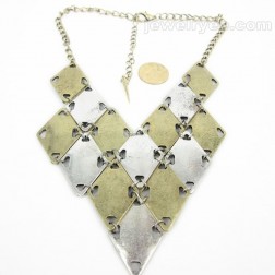 Bib Necklace-Middle Class-Antique style-DE82427