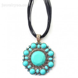 Pendant Necklaces-Middle Class-Vintage Jewelry-DE83697